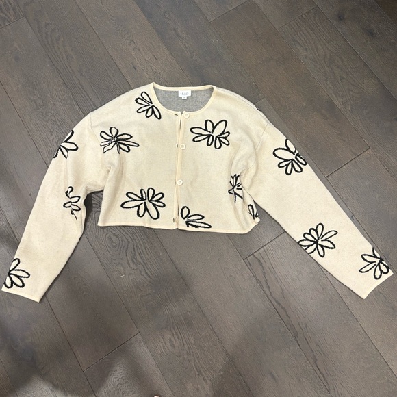 Le Lis Cropped Floral Cardigan - Picture 1 of 2